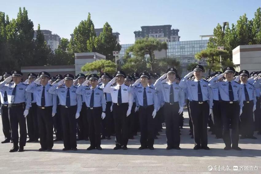 以警心致初心 礼赞祖国华诞|东阿公安举行庆国庆升国旗仪式