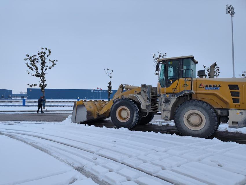 淮北市杜集区经济开发区：党员扫雪破冰 为园区企业保驾护航