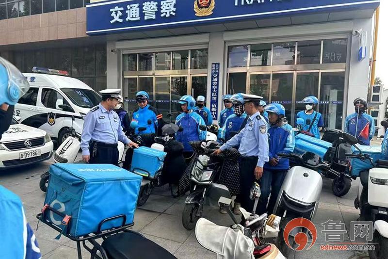 滕州交警三中队：关爱外卖小哥 送上交安“套餐”