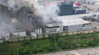 韩国京畿道电池厂火灾已扑灭 现场发现20多具遗体