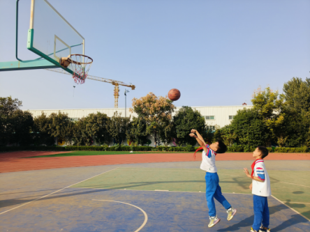 山东女子学院暖心向YOUNG志愿服务队走进济南市罗而小学