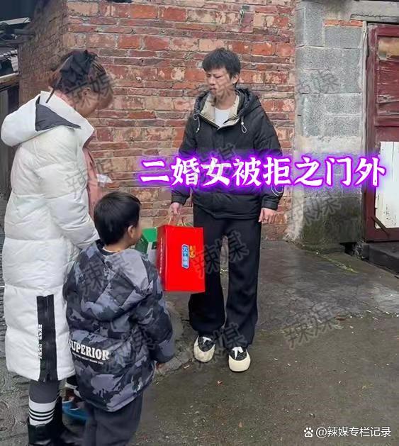 男子带女友回家过年，母亲转头就走：无法接受她二婚带娃