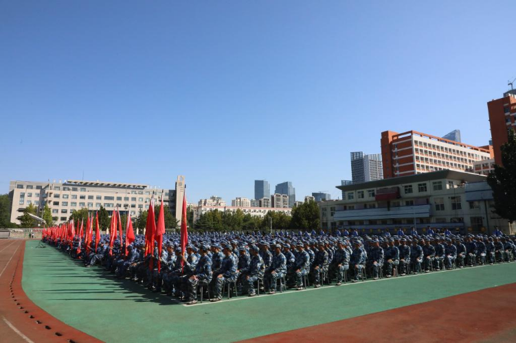 山东政法学院举行2023级新生开学典礼暨军训总结表彰大会