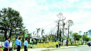 风暴过去数天，缅甸灾区电力修复工作仍在进行中