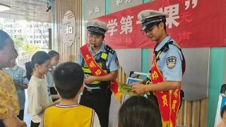 宜春交警袁州大队民警上“开学第一课”