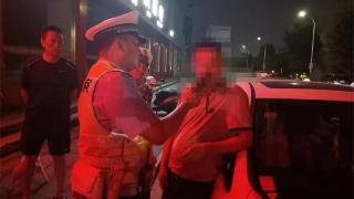 泰州泰兴男子围观交警查酒驾，第二天同一地点他酒驾被查