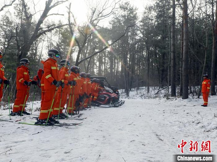 吉林森林消防开展暴雪天气救援演练