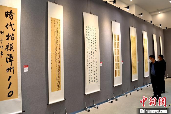 迎中国警察节 福建“漳州110”主题作品展举办