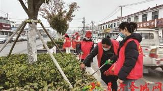 争创全国文明典范城市 | 志愿者集中清理垃圾