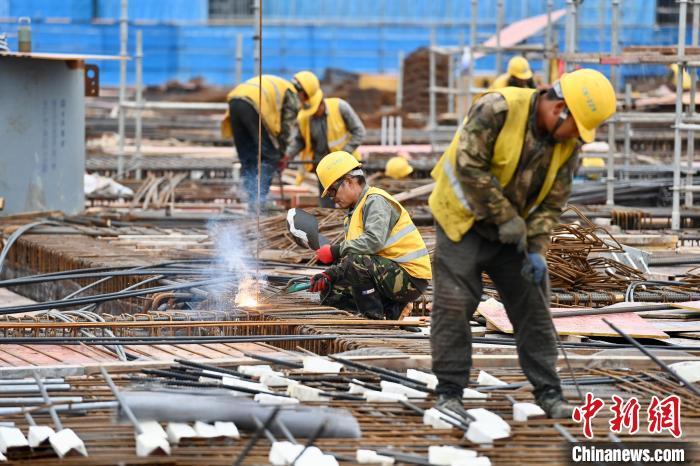 福州机场二期扩建工程五一假期赶工忙