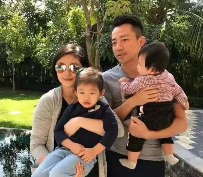 汪小菲曝与大S离婚后，3年的痛苦经历，如今还有一件事折磨着自己