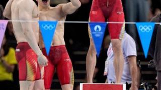 奥运播报丨中国队夺得男子4×100米混合泳接力金牌 “我们还有继续进步的空间”
