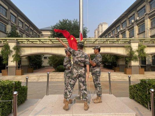 开学啦！跟着镜头一起来看“元气满满”的开学首日！