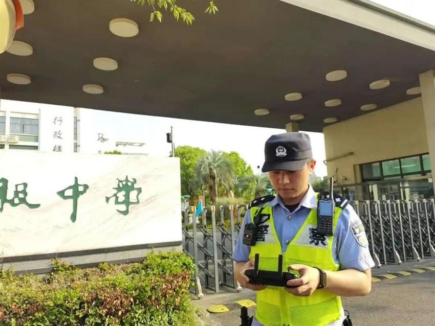 静安警方开展无人机巡查保障 确保开学首日交通顺畅安全