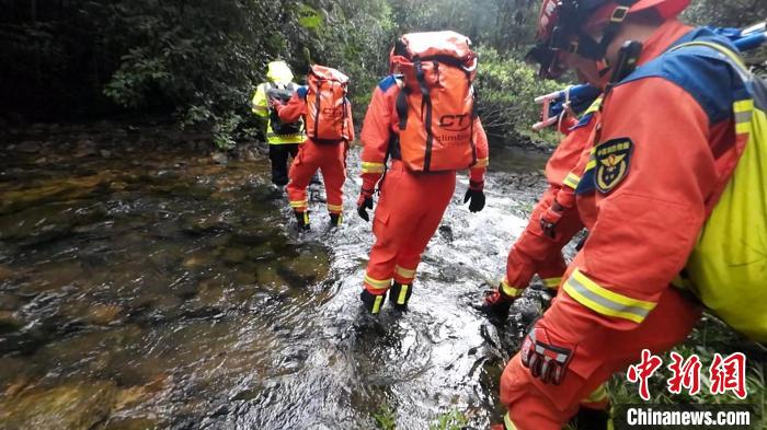 海南吊罗山调查队员雨林失联4天 消防联合多部门成功搜救