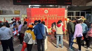 组图丨海口图书馆开展迎新年送春联文化惠民活动