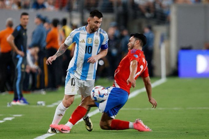 梅西中柱+劳塔罗替补建功，阿根廷绝杀智利，2连胜提前晋级