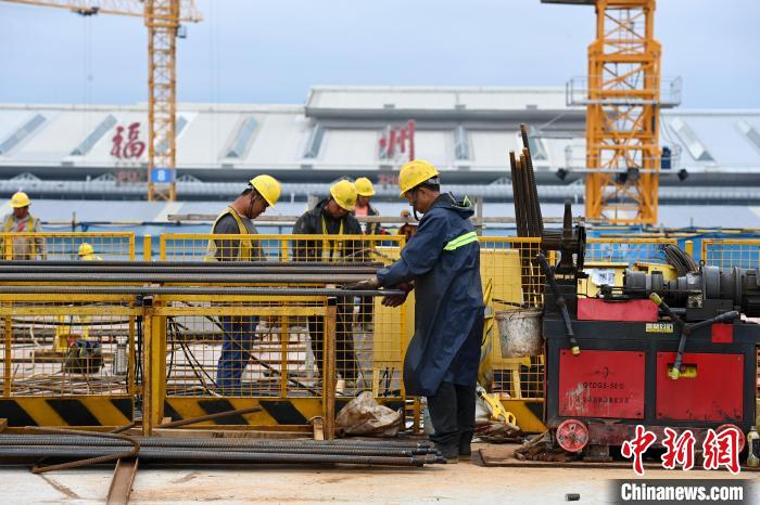 福州机场二期扩建工程五一假期赶工忙