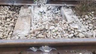 缅甸孟邦火车遭遇拉雷袭击，铁道受损火车未受影响