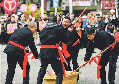 宜居宜业生活美 石榴花开幸福长