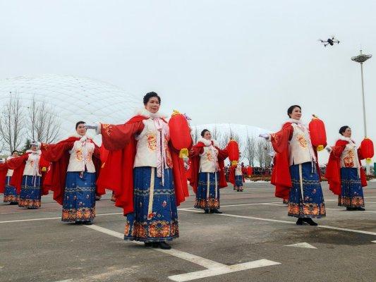 鲁网图集|“龙腾淄博·齐享新春”2024年淄博民俗扮玩大荟热闹开场