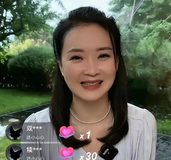 杨子对黄圣依的一个眼神，彻底扯掉了豪门婚姻的遮羞布