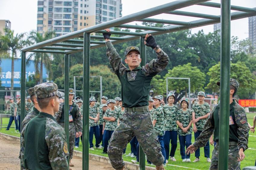 武警北海支队：中小学生进军营增强国防意识