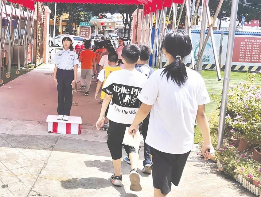 筑牢学校安全防范屏障 护航学生平安健康成长