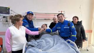 江西83岁老人废墟中被埋125小时后成功救出