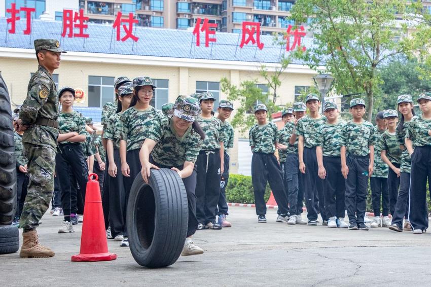 武警北海支队：中小学生进军营增强国防意识