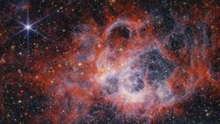 詹姆斯·韦伯望远镜拍摄ngc604星云最新照片