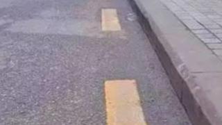 路边的黄虚线是什么意思？