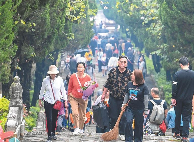 约8.5万人次祭扫