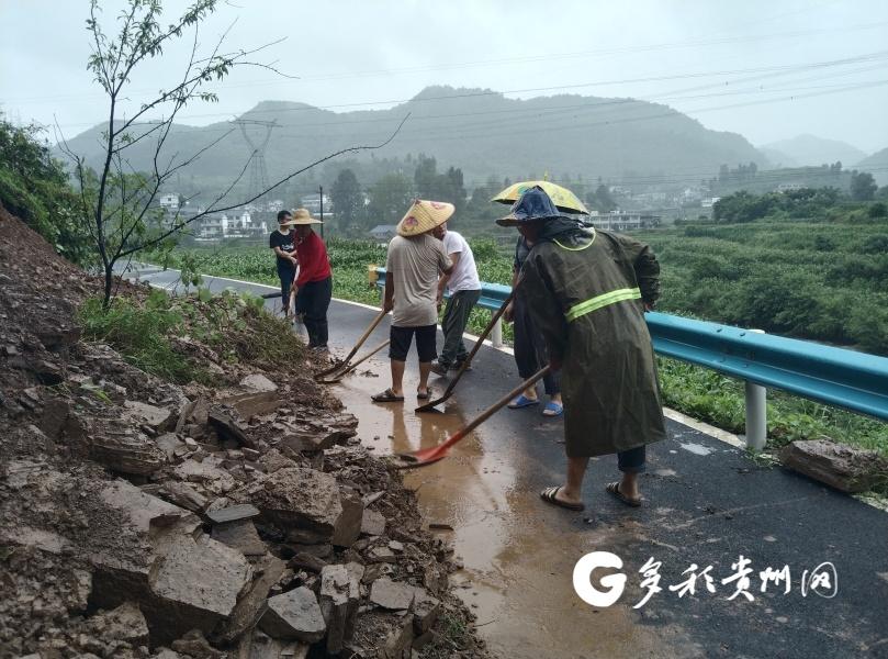 播州区鸭溪镇：干群齐上阵 全力开展抗灾自救