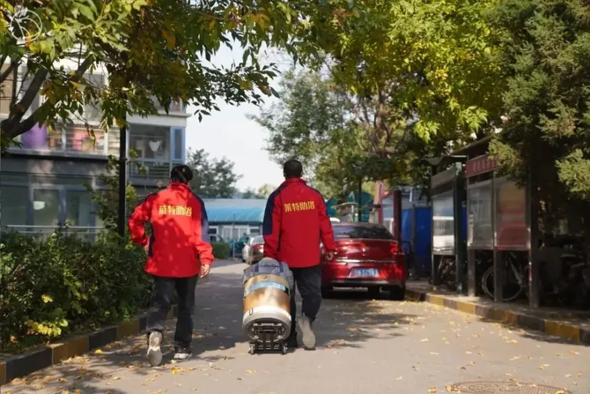 “上门帮人洗澡”爆火背后，藏着四千万人的秘密