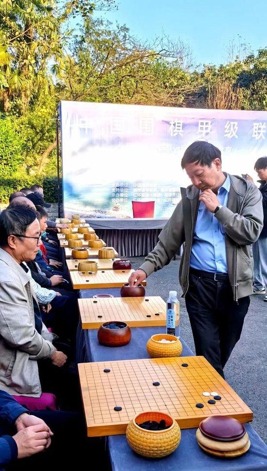 一场围棋赛，演绎酒都的温情故事