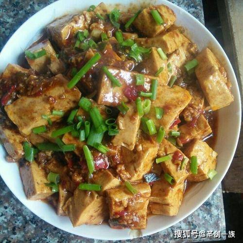 精选美食推荐：家常红烧豆腐， 韭菜炒香干，清蒸鲈鱼的做法