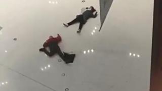上海一男子在商场跳楼抢救无效死亡，一名女子被砸伤无生命危险