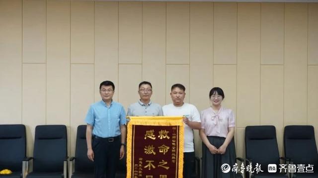 男子深夜摔倒昏迷路边，山师两名大学生出手相救