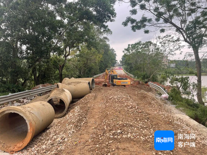 万宁加快水毁道路、桥梁抢修