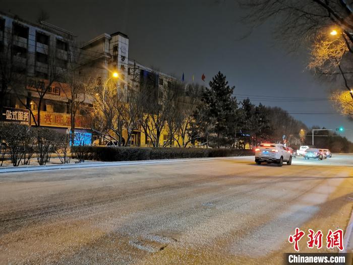 青海：降雪范围几乎波及全省 多条高速公路受影响