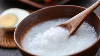如何将白米粥煮得美味又营养，可能就需要一些小技巧了