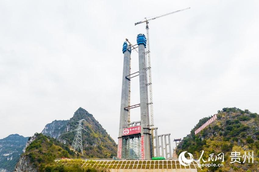 贵州贞丰：“世界第一”花江峡谷大桥建设忙