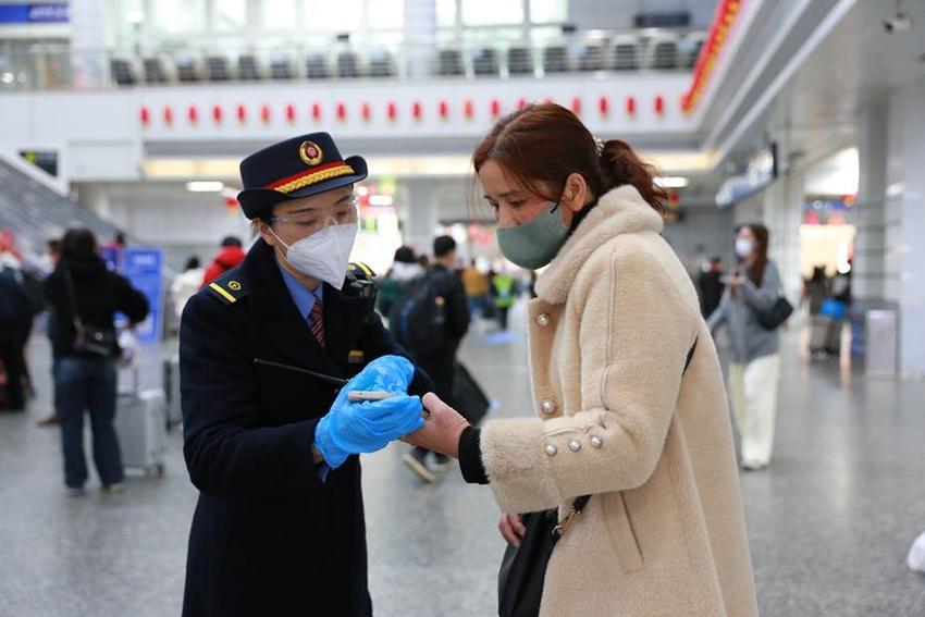 广州火车站的“暖宝宝”，“宝”您旅途更温馨！