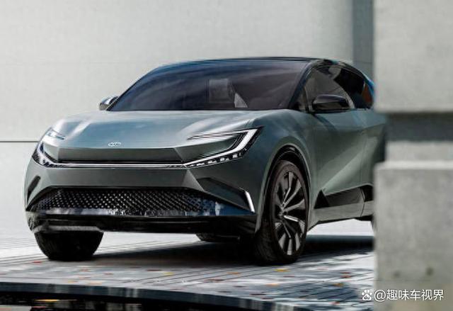 丰田全新纯电SUV预告图曝光，外观犀利动感，年底前开启投产