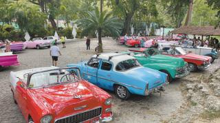 古巴街头，“老爷车的移动博物馆”