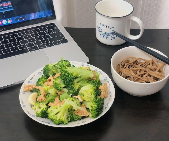 晚上不吃饭减肥？营养学家的权威指南，健康减肥的正确方式！