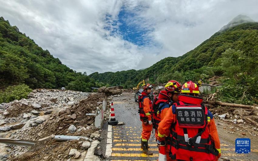 陕西省西安市长安区突发山洪泥石流灾害 应急管理部派工作组现场指导救援处置