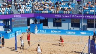2-0！亚运会首胜诞生，中国沙滩排球开门红，球员脱水场边治疗