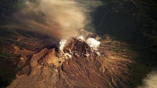 堪察加希韦卢奇火山喷出6000米高火山灰柱